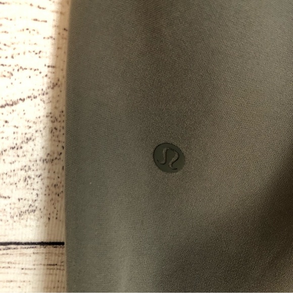 Lululemon On the Fly 7/8 Pant *Woven - Picture 9 of 11